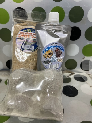 コオロギ飼育キット（卵パックミニ、給水ゲル、カルシウムたっぷりコオロギフード）