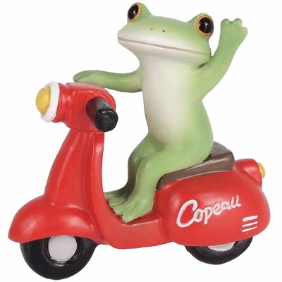 コポー 赤いスクーターに乗るカエル