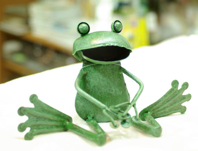 ブリキ　すわりカエル