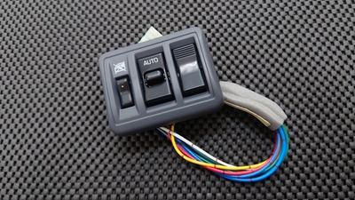 パワーウインドウスイッチ・運転席側（トヨタ純正部品流用新品）