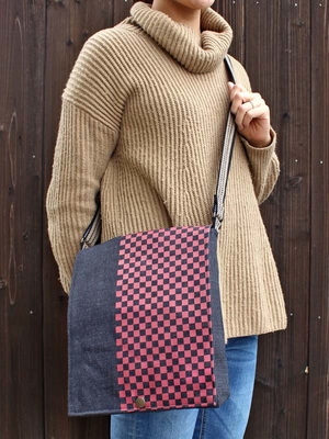 小紋柄デニムショルダーバッグ（ボタン付き）