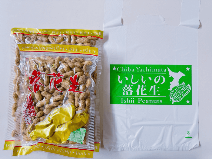 いりざや落花生通常サイズと大サイズを入れたレジ袋比較