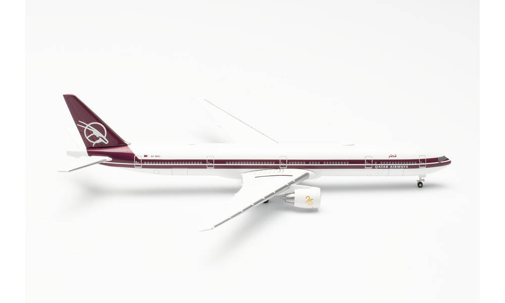 1/500 カタール航空ボーイング777-300ER-卓越性の25年– A7-BAC