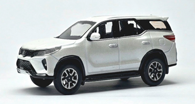 PARA 1/64  トヨタ フォーチュナー Qグレード  2023 プラチナホワイトパール  LHD