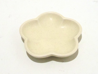 Awabi ware 花形豆皿　 アイボリー色　約　10.5ｃｍｘｘ高さ2ｃｍ　和食器
