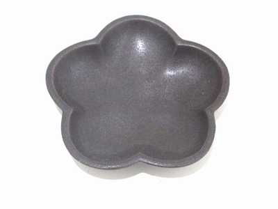Awabi ware 花形豆皿　 黒色　約　10.5ｃｍｘｘ高さ2ｃｍ　和食器