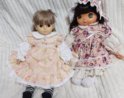 ドール服 オレンジピンク花柄エプロンワンピース 50