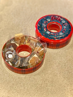 クリスマスリース缶〈プチフールアソート〉