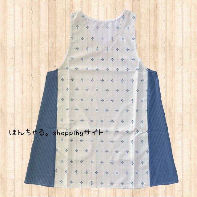オーナメント柄プリントエプロンナチュラル×ブルー | ほんちゃる。