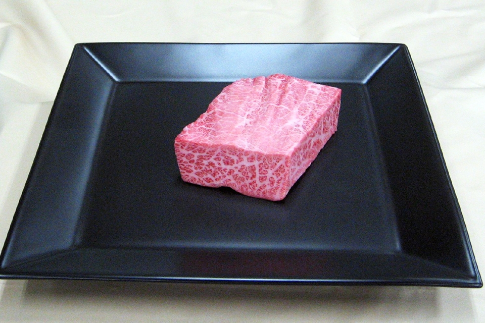カタバラサンカクです。 希少部位】さんかく 100g | 丸福精肉店