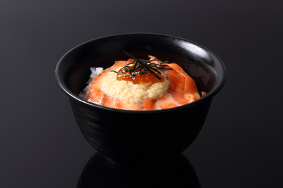 サーモンとろろ丼【いくら付き】