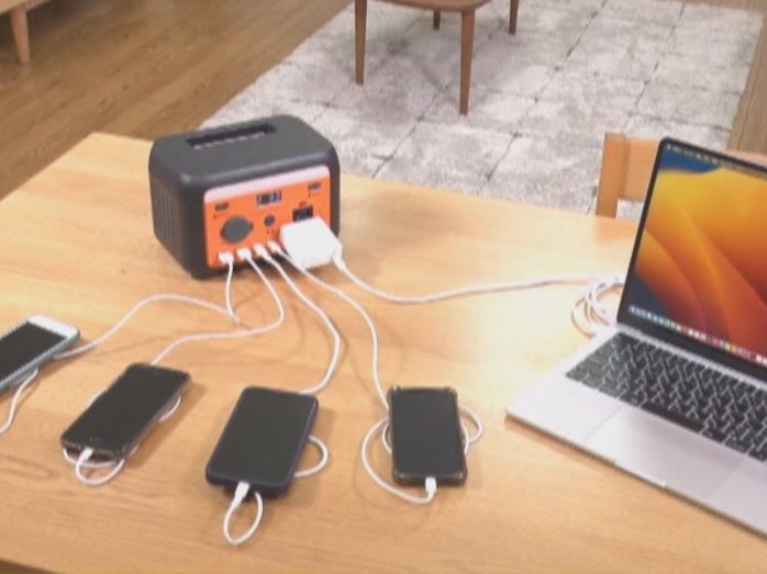 ソーラーパネル付きポータブル電源 パワーバンクキューブネオ【特別