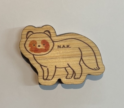 傷病鳥獣木製マグネット タヌキ