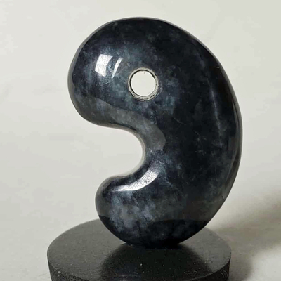 20251115-03 糸魚川産黒翡翠勾玉