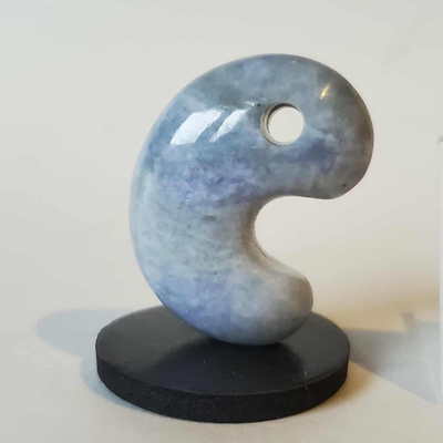 20251115-09 ラベンダー翡翠勾玉