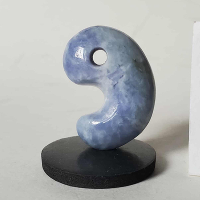 20251115-07 ラベンダー翡翠勾玉