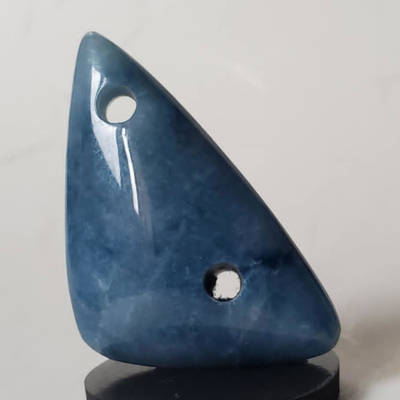 260110-06 入リコン沢翡翠藍色異形勾玉