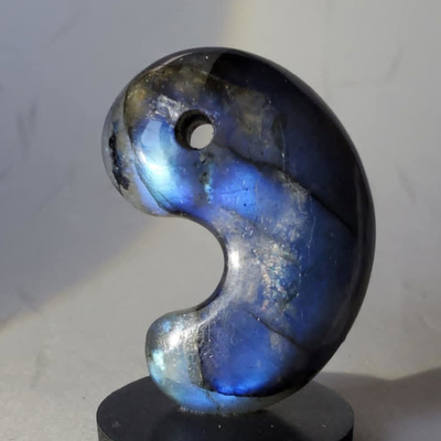 260110-08 ラブラドライト 勾玉