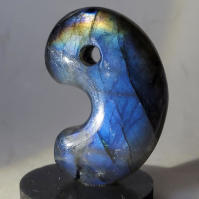 260110-09ラブラドライト勾玉