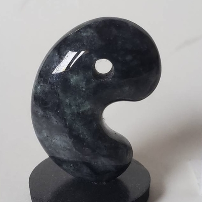260526-03 糸魚川黒翡翠勾玉