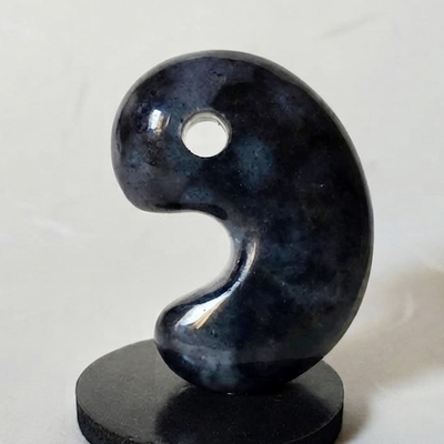 260809-19 糸魚川黒翡翠勾玉 No.２