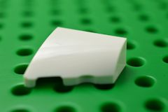 %5095 カーブスロープ[白]2x2x2/3(左)