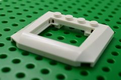 %4652 ウェッジ[白]5x6x2/3(カーブ、%60603取り付け型抜き)