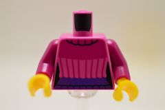 ミニフィグ胴体[ダークピンク/紅紫](セーター)