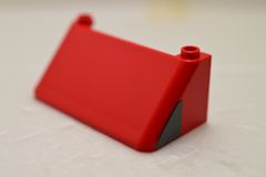 %92583 風防[赤]3x6x2(両側面に三角形[新濃灰])