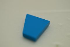 %7829 タイル[ダークアズール青]2x2(右)