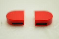 %24246 タイル[赤]1x1(片側半円、側面にライン[黒]、左右ペア)