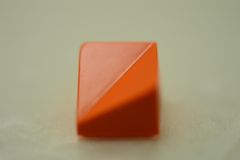 %7827 スロープ33度[オレンジ]1x1x2/3(コーナー切込、斜面:粒無)