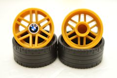 %5810%5808 タイヤ24mmx11mm x2個 車輪[パール金](ペグ穴、BMWロゴ) x2個 セット