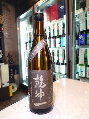 乾坤一　純米酒　愛国　720ml