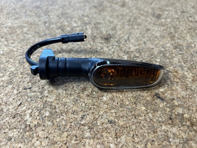 2D000522　LEFT REAR TURN INDICATOR　(2B013045R)