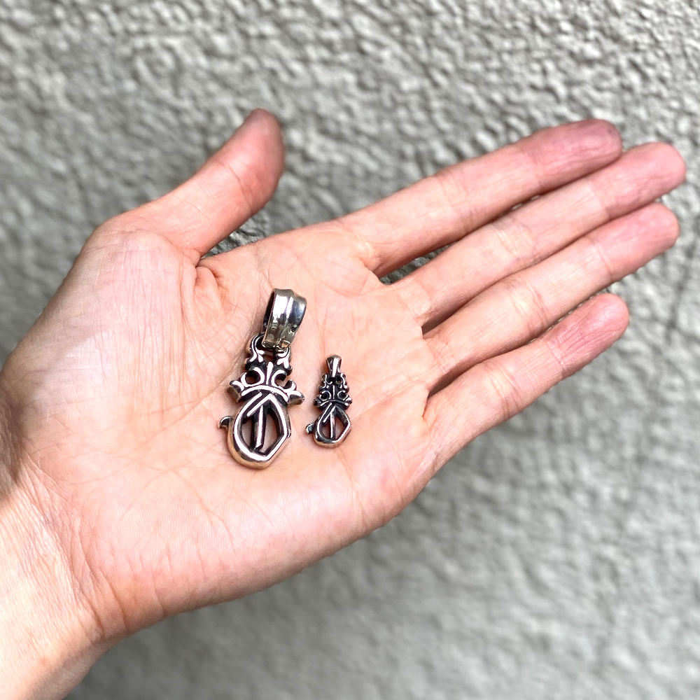ビルウォールレザー イニシャルクラウンZ 18K - アクセサリー
