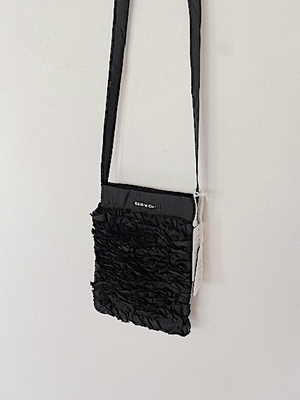 R&D.M.Co-  no.8150   P.S FRILL POCHETTE  black