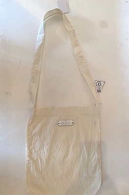 R&D.M.Co-  no.8243  S.C.G.D  ONE SHOULDER BAG  white