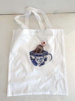 R&D.M.Co- no.8266 .MILK TEA TOTE BAGB.W BAG white
