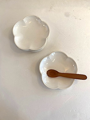 awabi ware  花型小皿  白磁