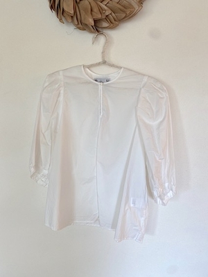 R&D.M.Co-  no.7578  G.D TYPEWRITER BIG BALLOON  SLEEVE BLOUSE  white
