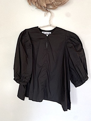 R&D.M.Co-  no.7578  G.D TYPEWRITER BIG BALLOON  SLEEVE BLOUSE  black