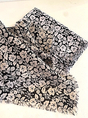 R&D.M.Co-  no.7770  WILD BERRY GAUZE SHAWL  Flax,white