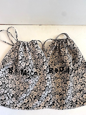 R&D.M.Co-  no.7767  WILD BERRY DRAWSTRING BAG (L)  Flax 