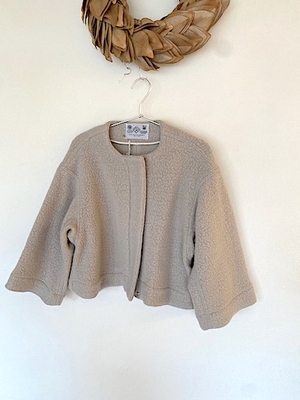 R&D.M.Co-  no.7863  SHEEP BOA WIDE SLEEVE JACKET  Greige