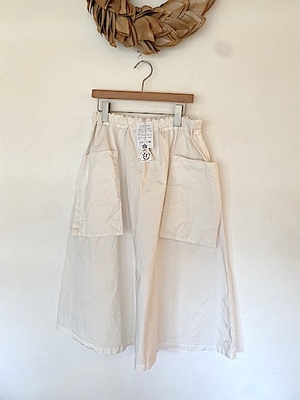 R&D.M.Co-  no 7985   GARMENT DYE POCKET SKIRT  ivory  s size