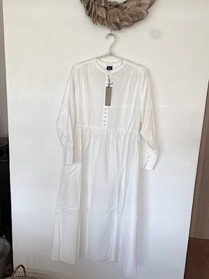 pot and tea   ノーカラーロングワンピース  ホワイト