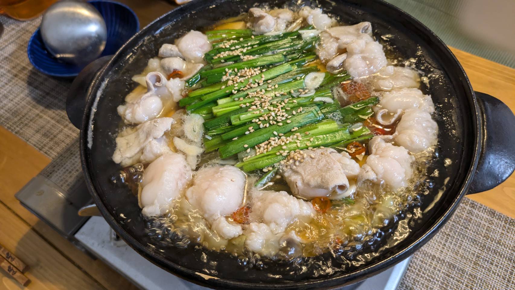 冷凍】十勝ハーブ牛 そばつゆで味わうモツ鍋セット｜ごはんのお供 ご