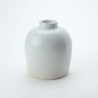 1.牙白掛花入