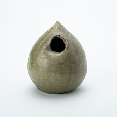 3.灰釉掛花入